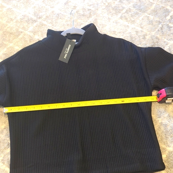 NWT Kenneth Cole black cropped turtleneck. Size M - Picture 9 of 10
